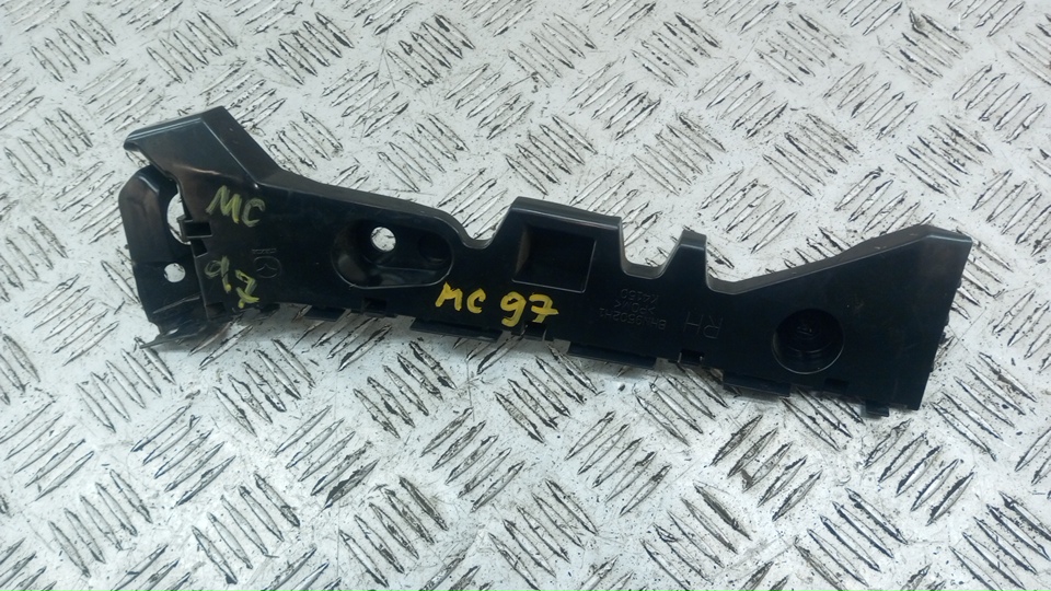 Кронштейн заднего бампера правый