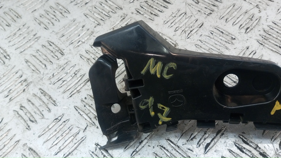 Кронштейн заднего бампера правый