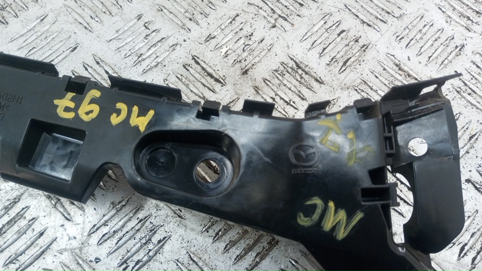 Кронштейн заднего бампера правый