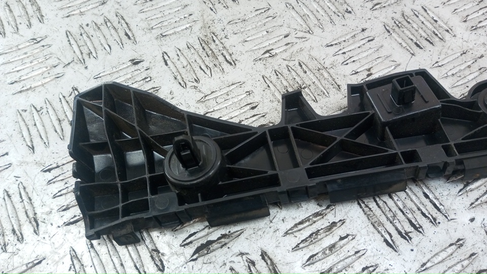 Кронштейн заднего бампера правый