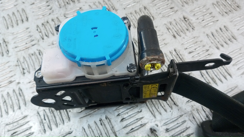 Ремень безопасности с пиропатроном