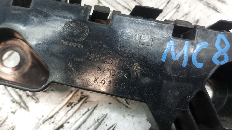 Кронштейн переднего бампера левый