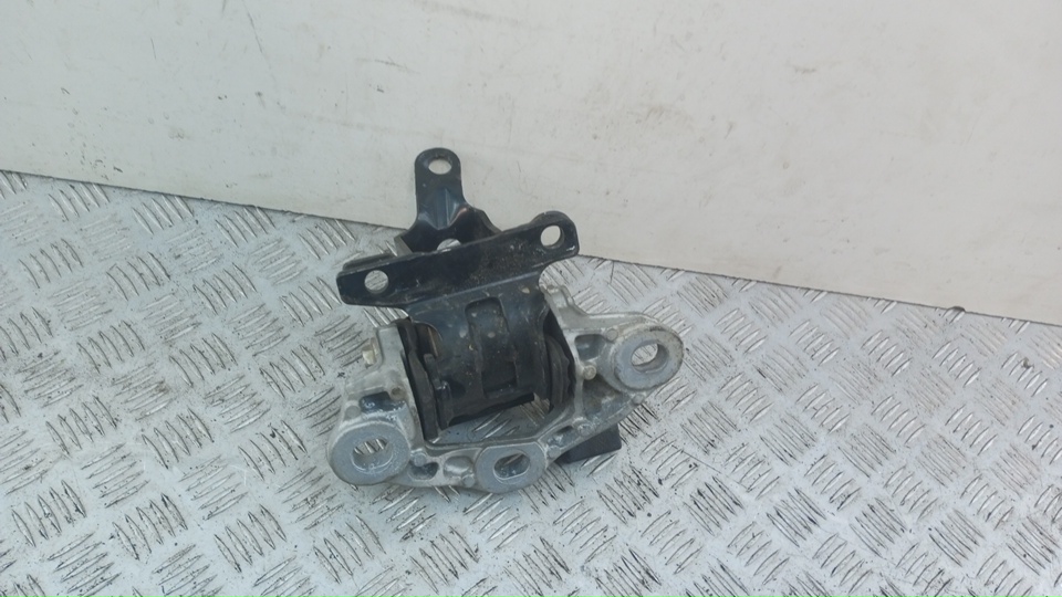 Опора двигателя левая