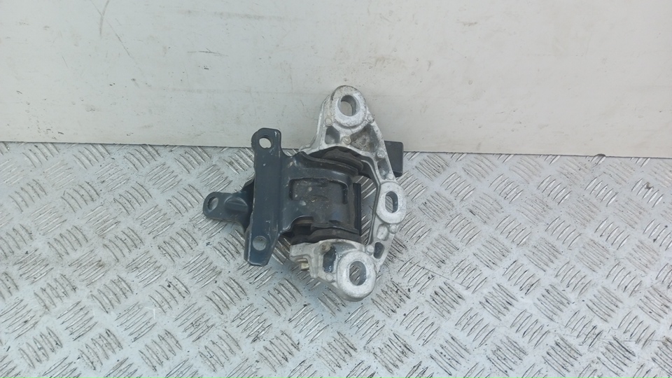 Опора двигателя левая