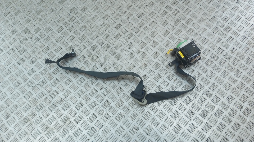 Ремень безопасности с пиропатроном