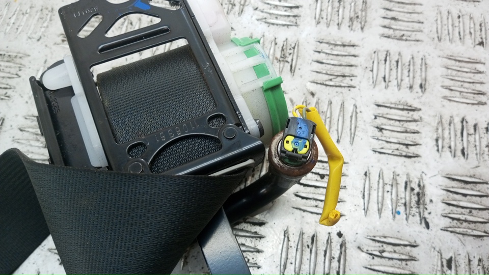 Ремень безопасности с пиропатроном