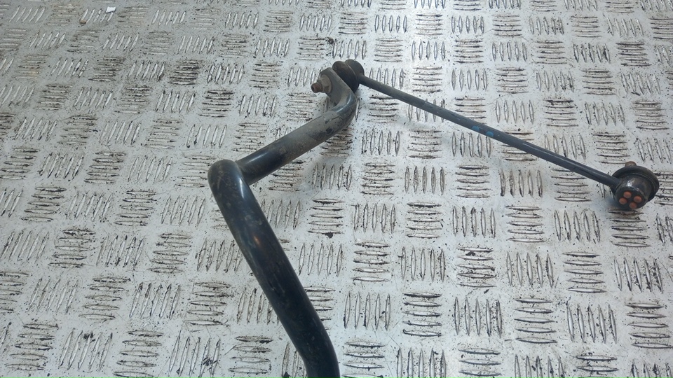 Стабилизатор передний