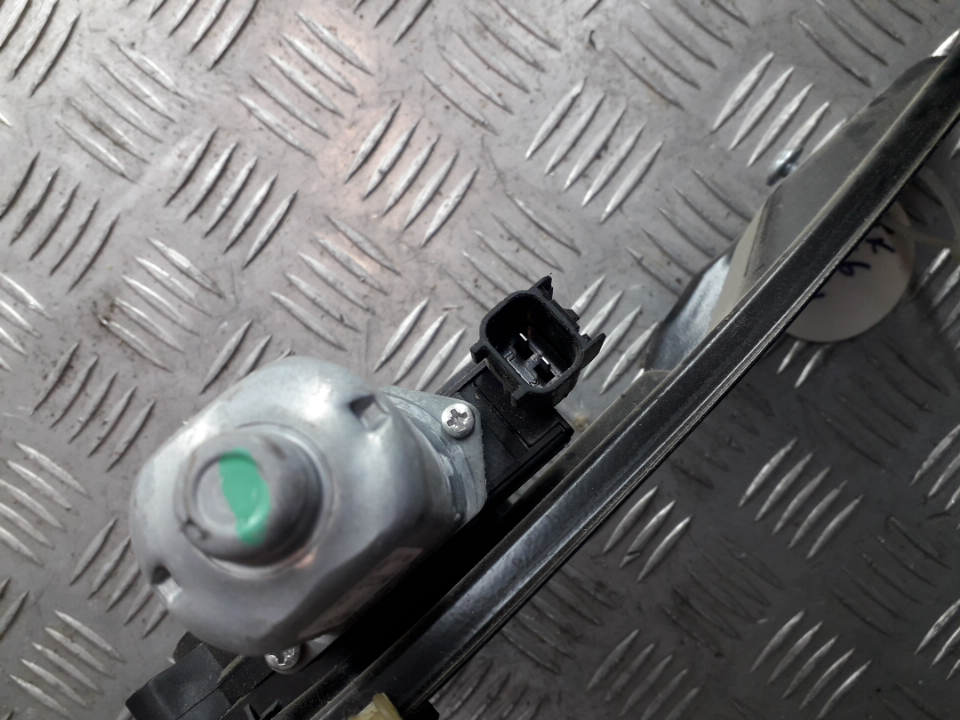 Стеклоподъемник электр. задний левый