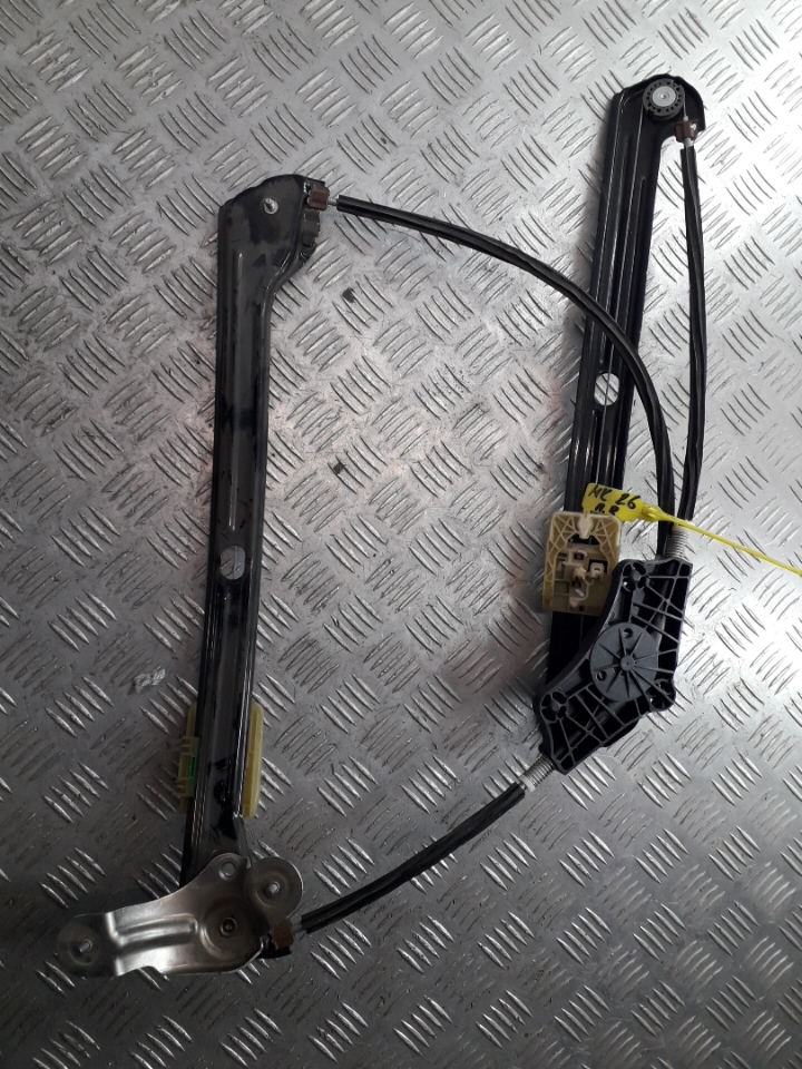 Стеклоподъемник электр. передний правый