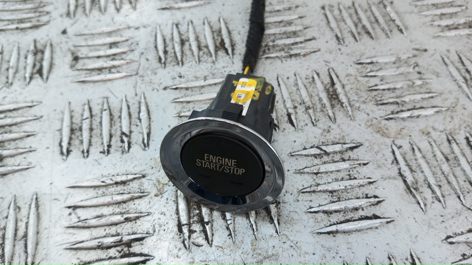 Кнопка запуска двигателя