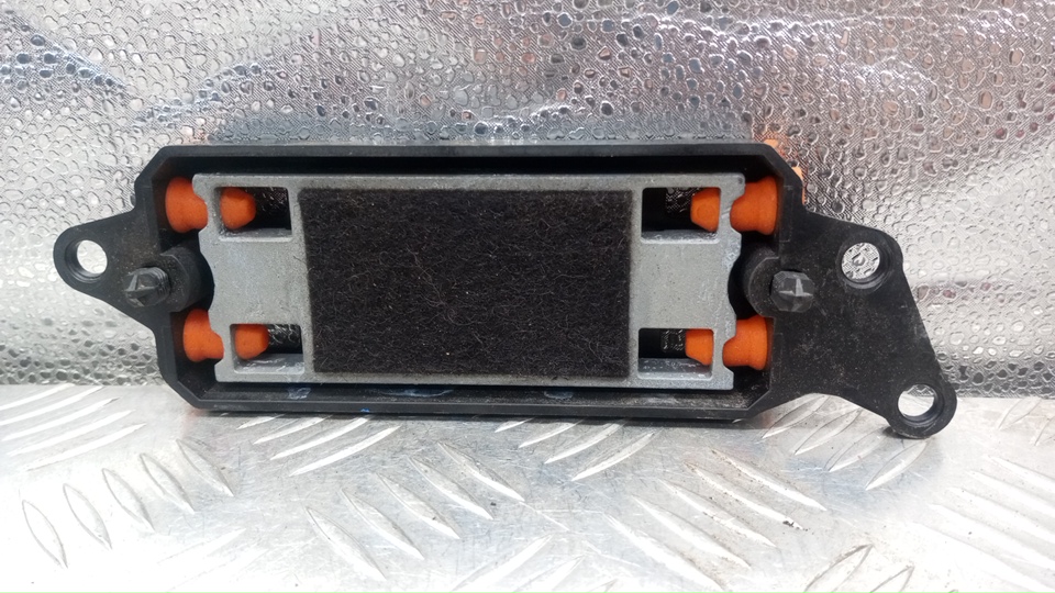 Противовес двери багажника