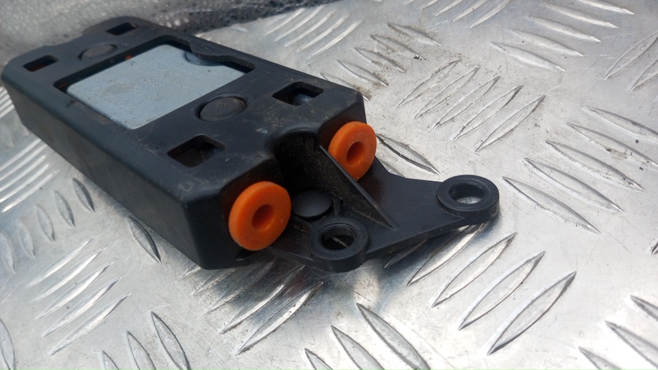 Противовес двери багажника