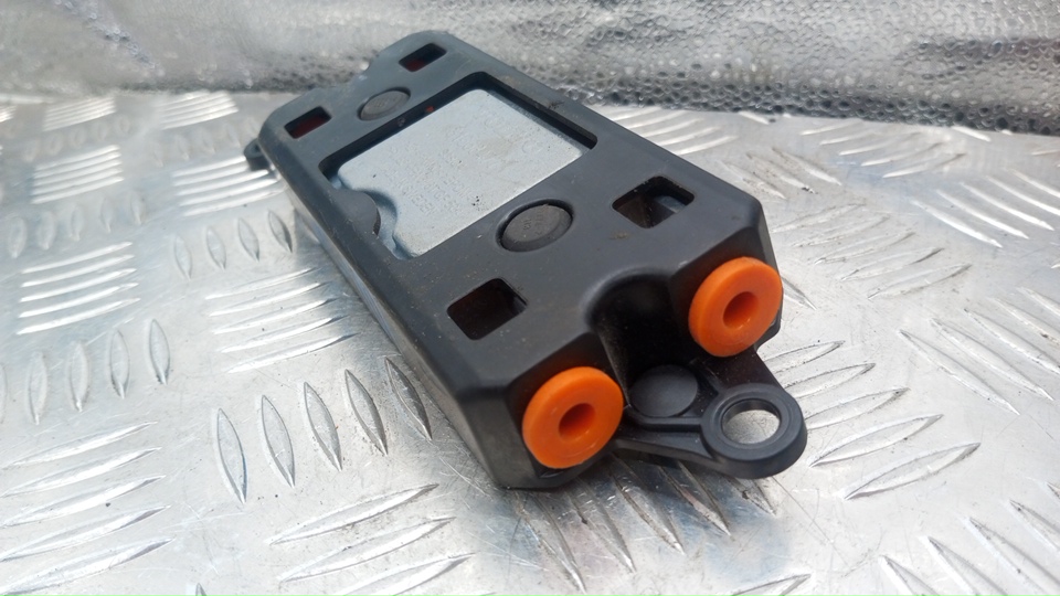 Противовес двери багажника