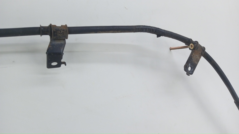 Трос стояночного тормоза левый