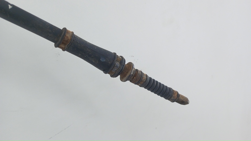 Трос стояночного тормоза левый