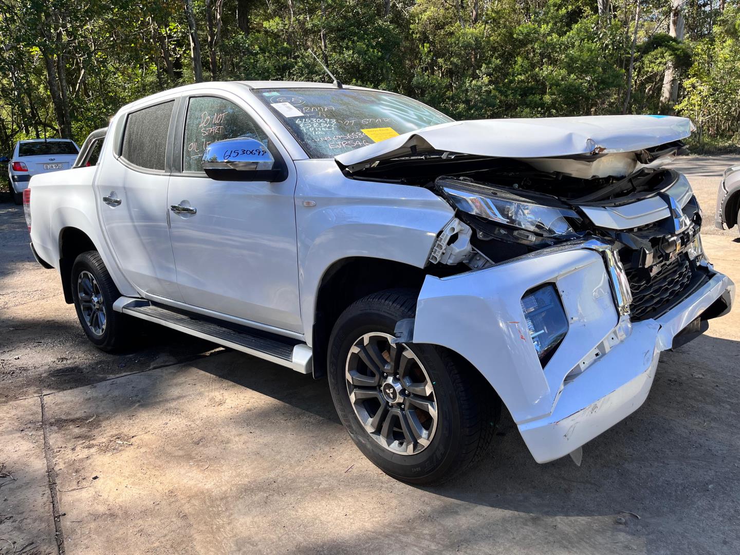 Mitsubishi L200 2015> MMAJLKL10LH014850