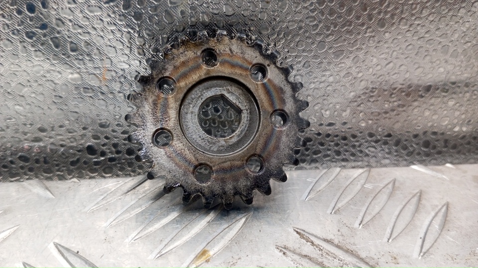 Шестерня привода масляного насоса