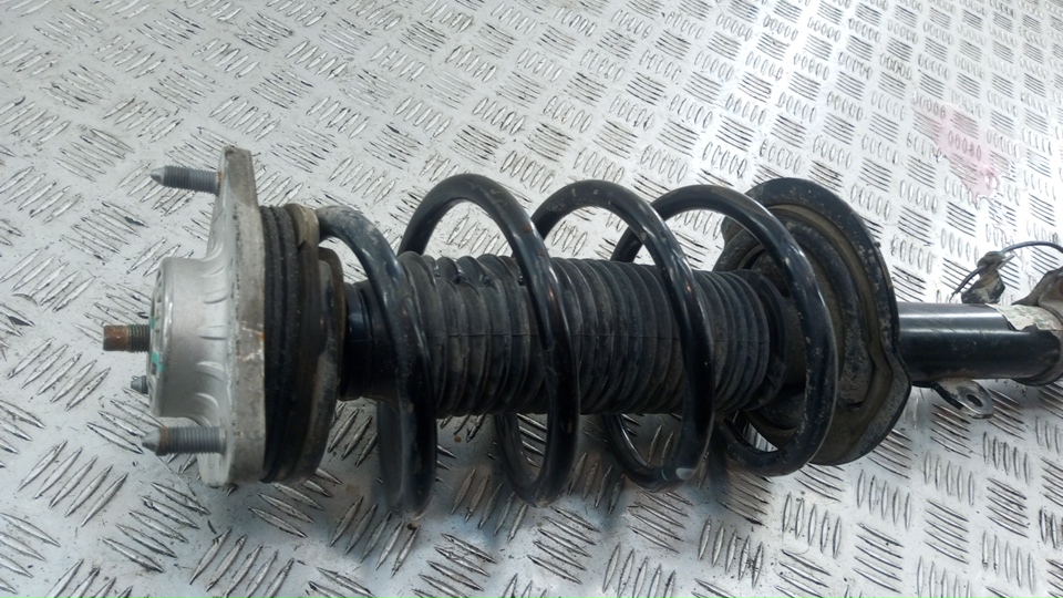 Амортизатор передний правый