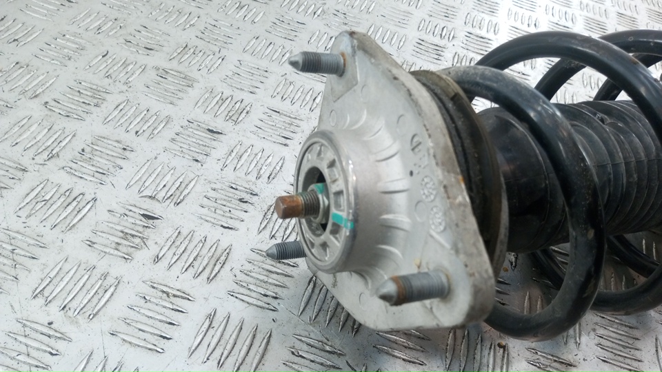 Амортизатор передний правый