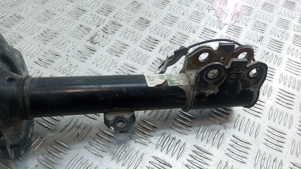 Амортизатор передний правый