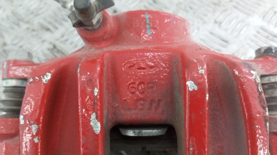 Суппорт передний правый