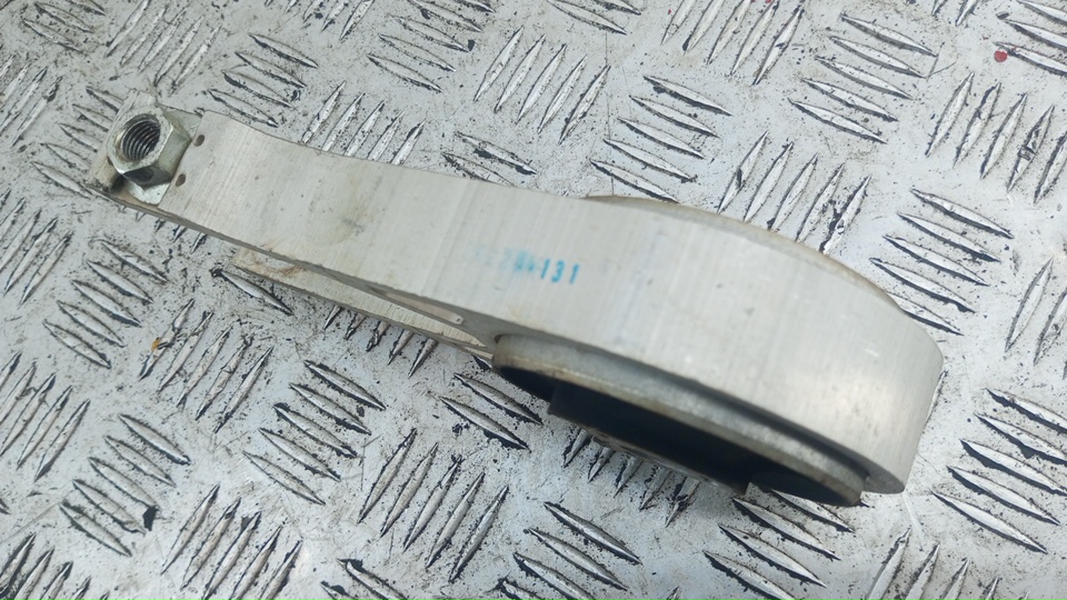 Опора двигателя задняя