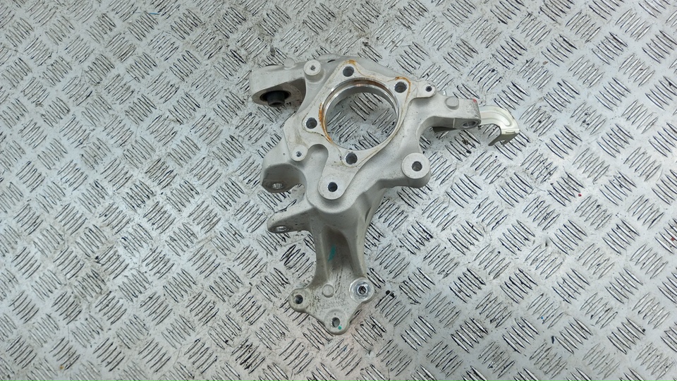 Кулак поворотный задний правый