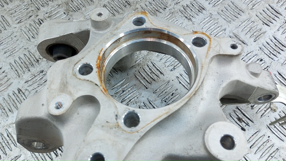 Кулак поворотный задний правый