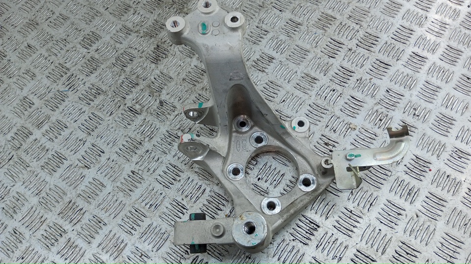 Кулак поворотный задний правый