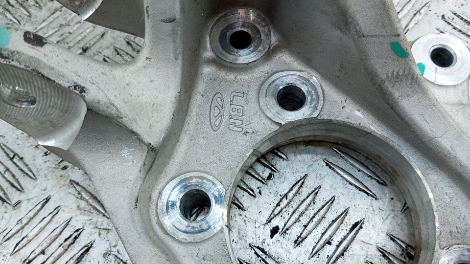 Кулак поворотный задний правый