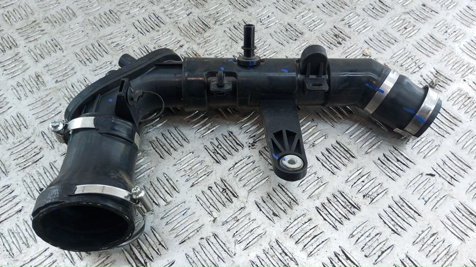 Патрубок интеркулера