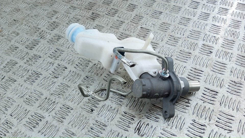 Цилиндр тормозной главный