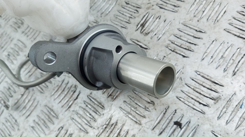 Цилиндр тормозной главный