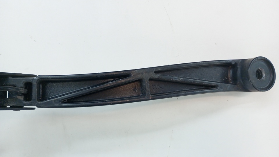 Поводок стеклоочистителя передний левый