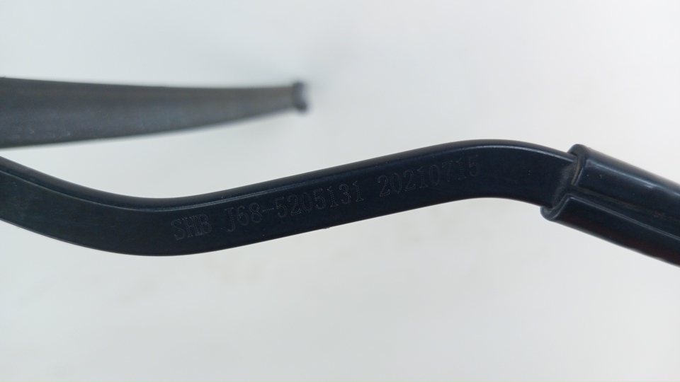 Поводок стеклоочистителя передний левый