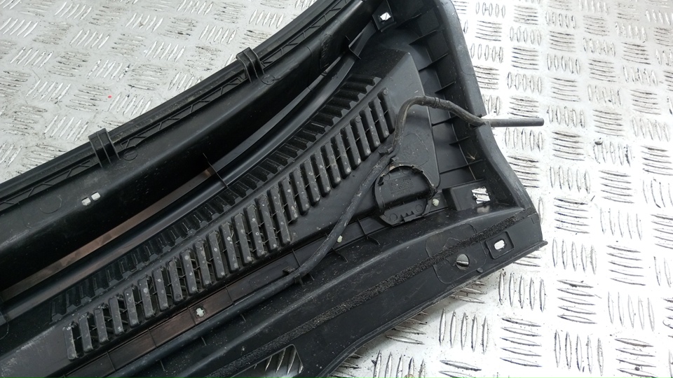 Решетка стеклоочистителей (Жабо)