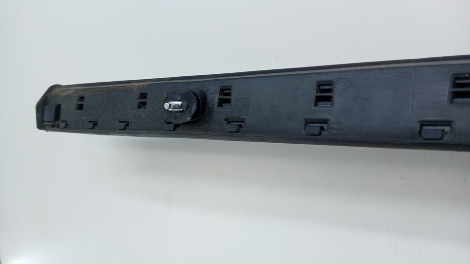 Рейлинг (релинг) левый (планка на крышу)