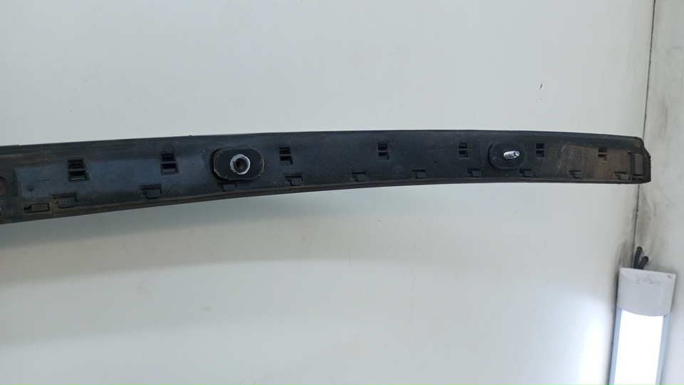 Рейлинг (релинг) левый (планка на крышу)