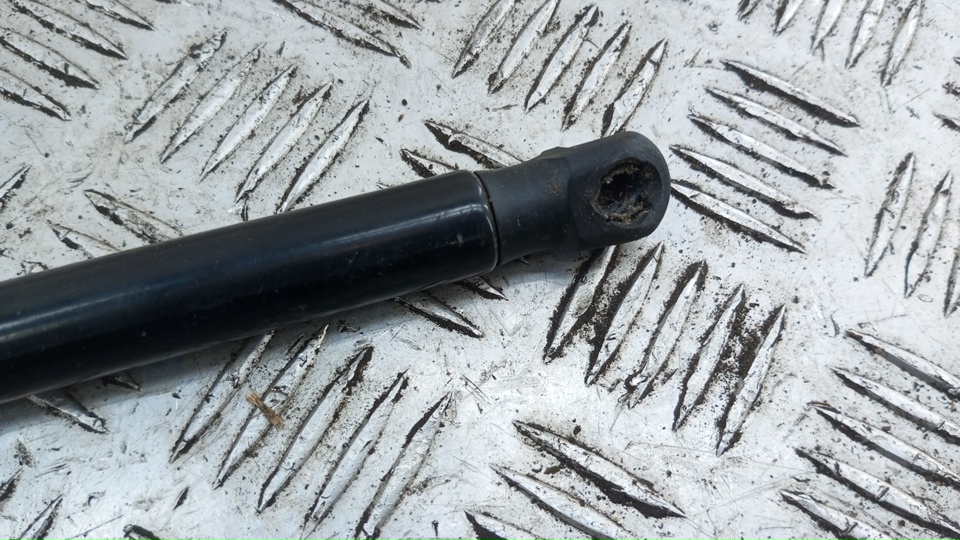 Амортизатор капота