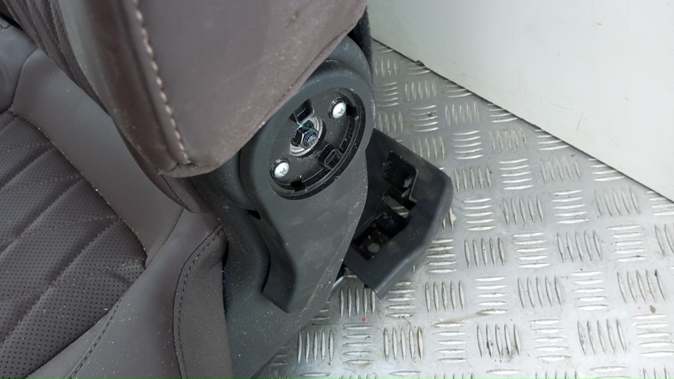 Сиденье салонное второй ряд