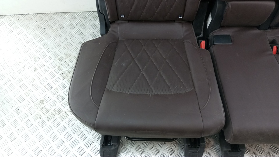 Сиденье салонное второй ряд
