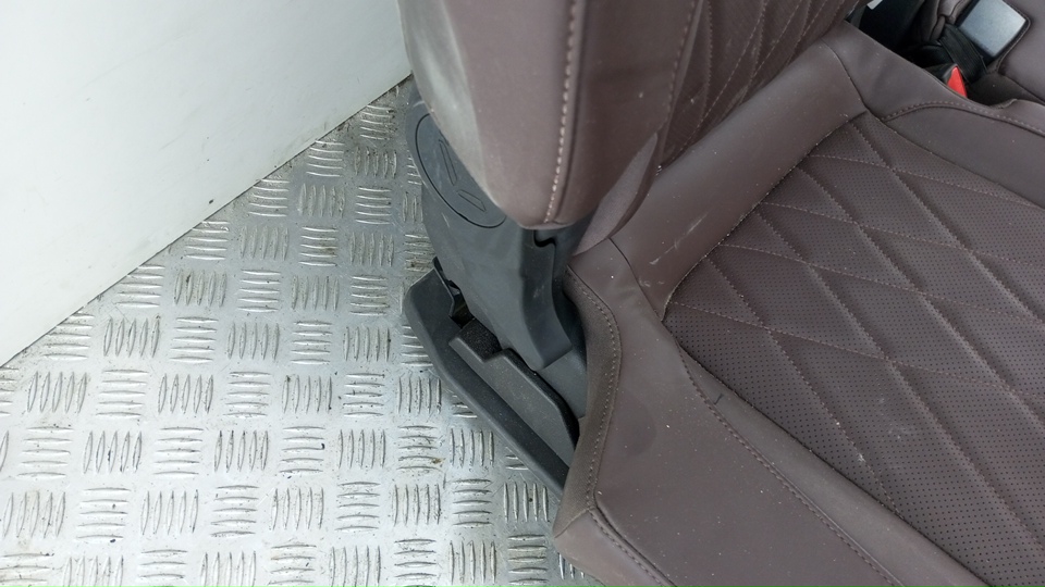 Сиденье салонное второй ряд