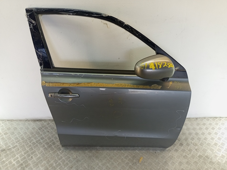 Стекло двери передней правой