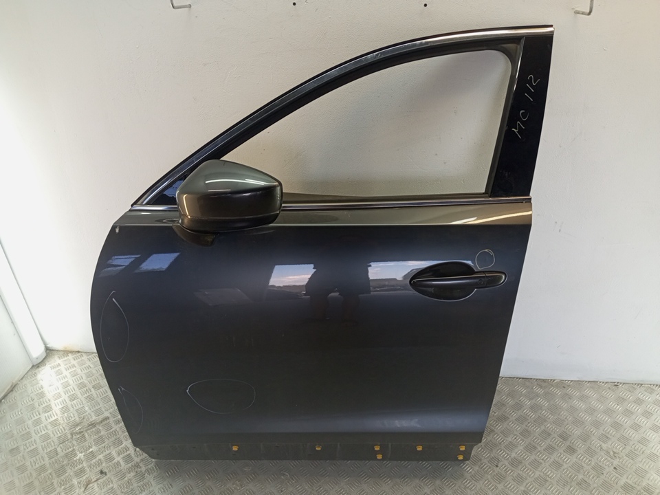 Стекло двери передней левой