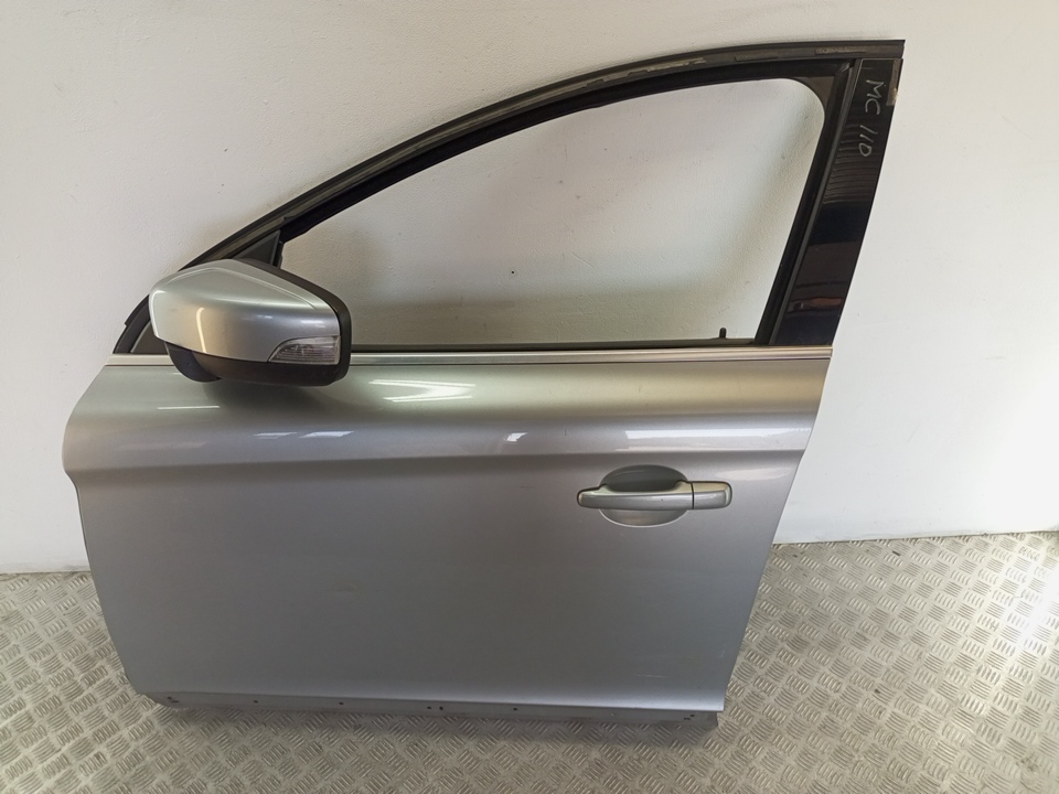 Стекло двери передней левой