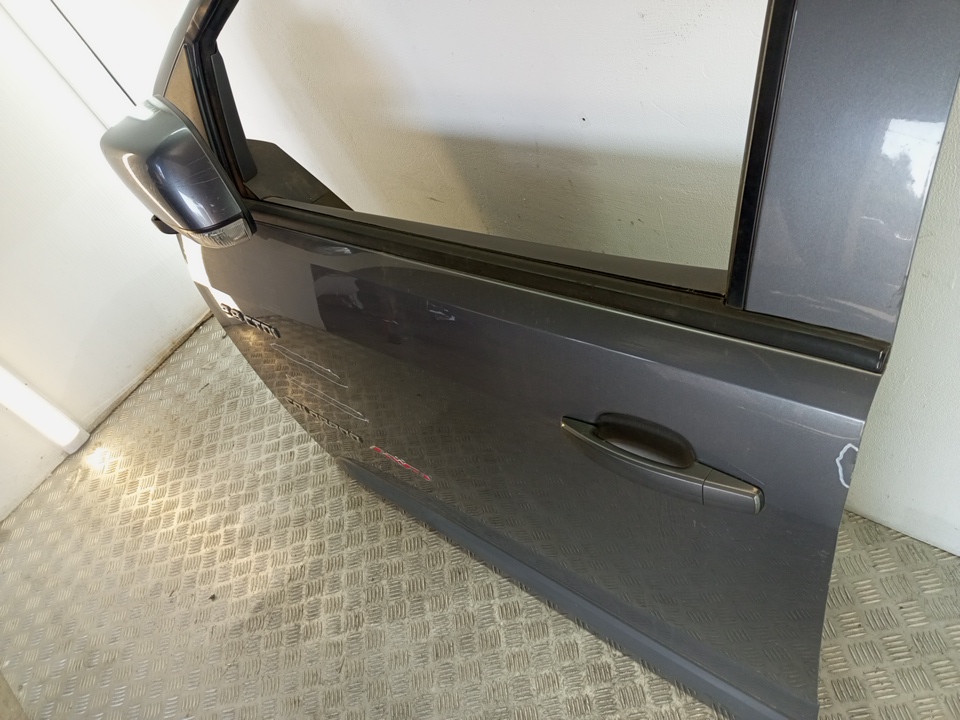 Накладка стекла переднего левого