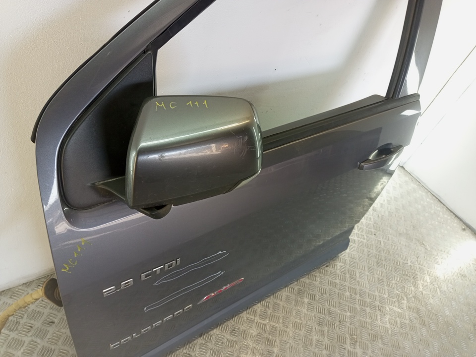 Накладка стекла переднего левого