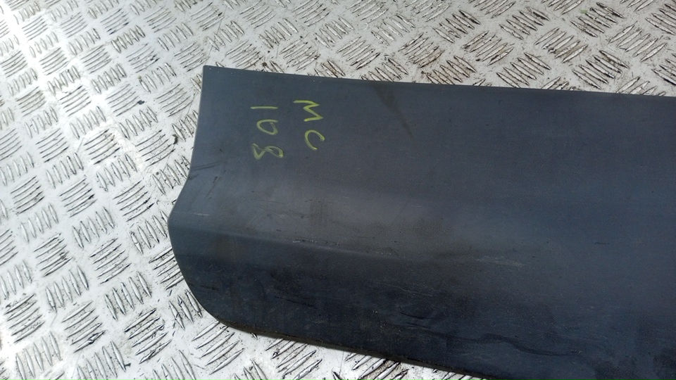 Накладка двери задней правой