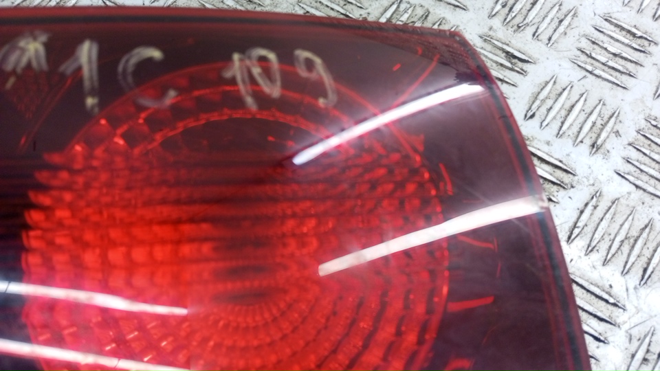 Фонарь задний внутренний правый