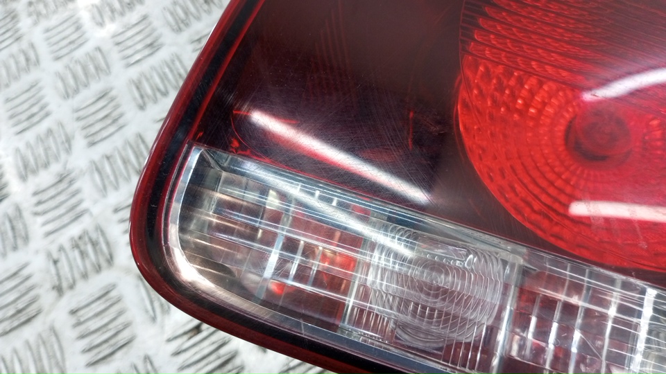 Фонарь задний внутренний правый